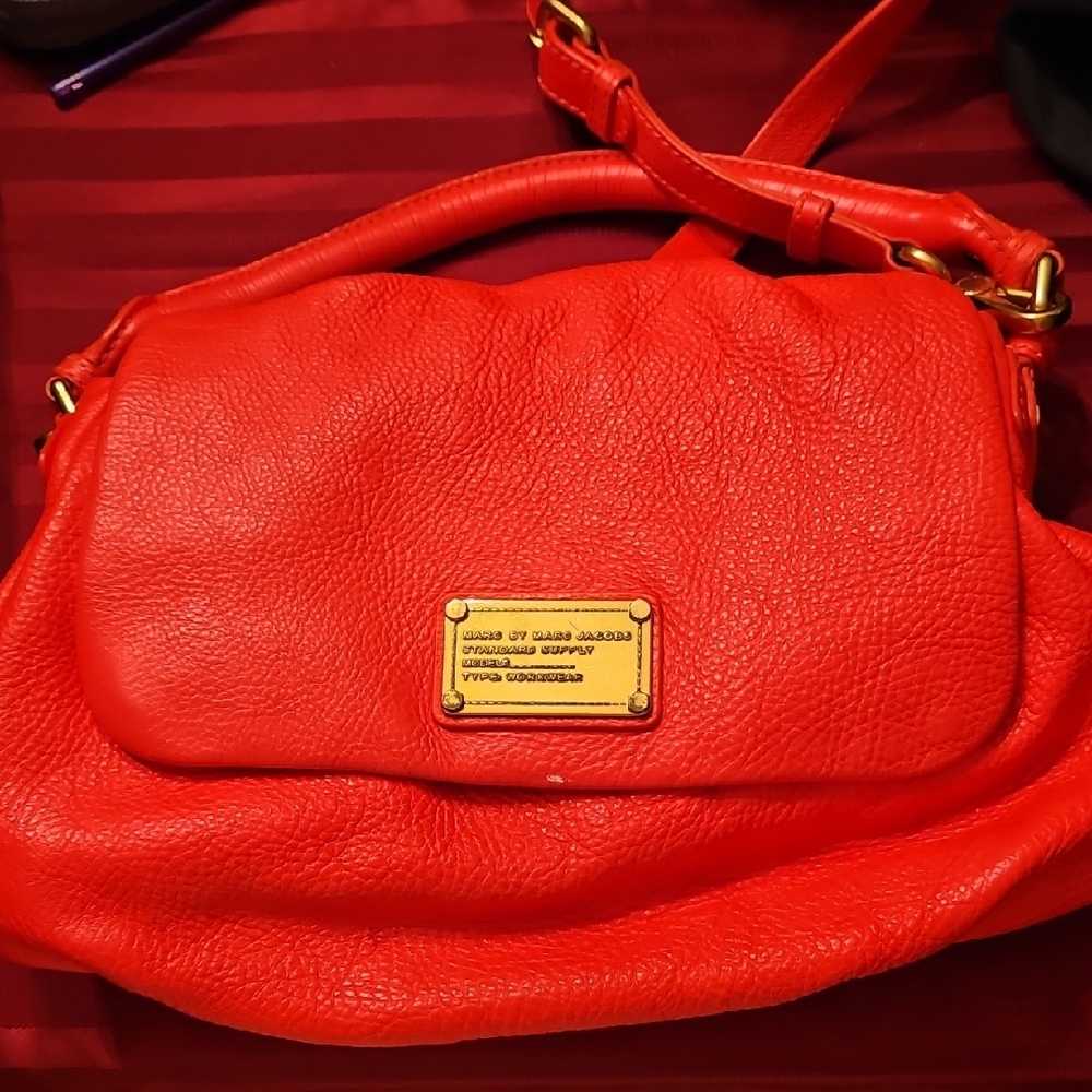 MARC JACOBS SHOULDER BAG.